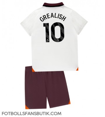 Manchester City Jack Grealish #10 Replika Bortatröja Barn 2023-24 Kortärmad (+ Korta byxor)